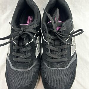 Size 10.5 - New Balance Women’s Elite Lite Women’s EH Work Sneakers